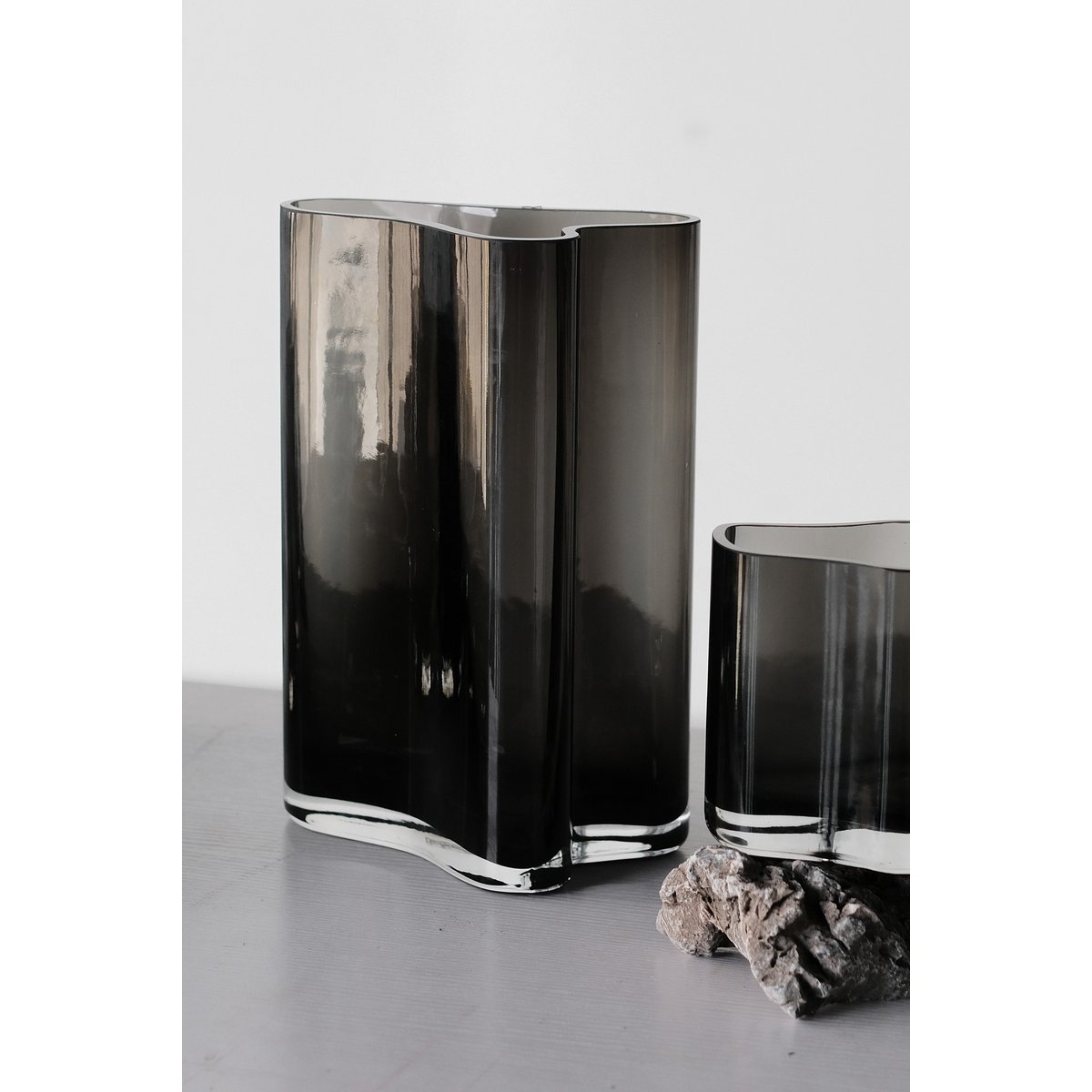 Neue hohe Vase im modernen Design, inspiriert von CORAL und Aalto, COR30GR - Yucca Deko