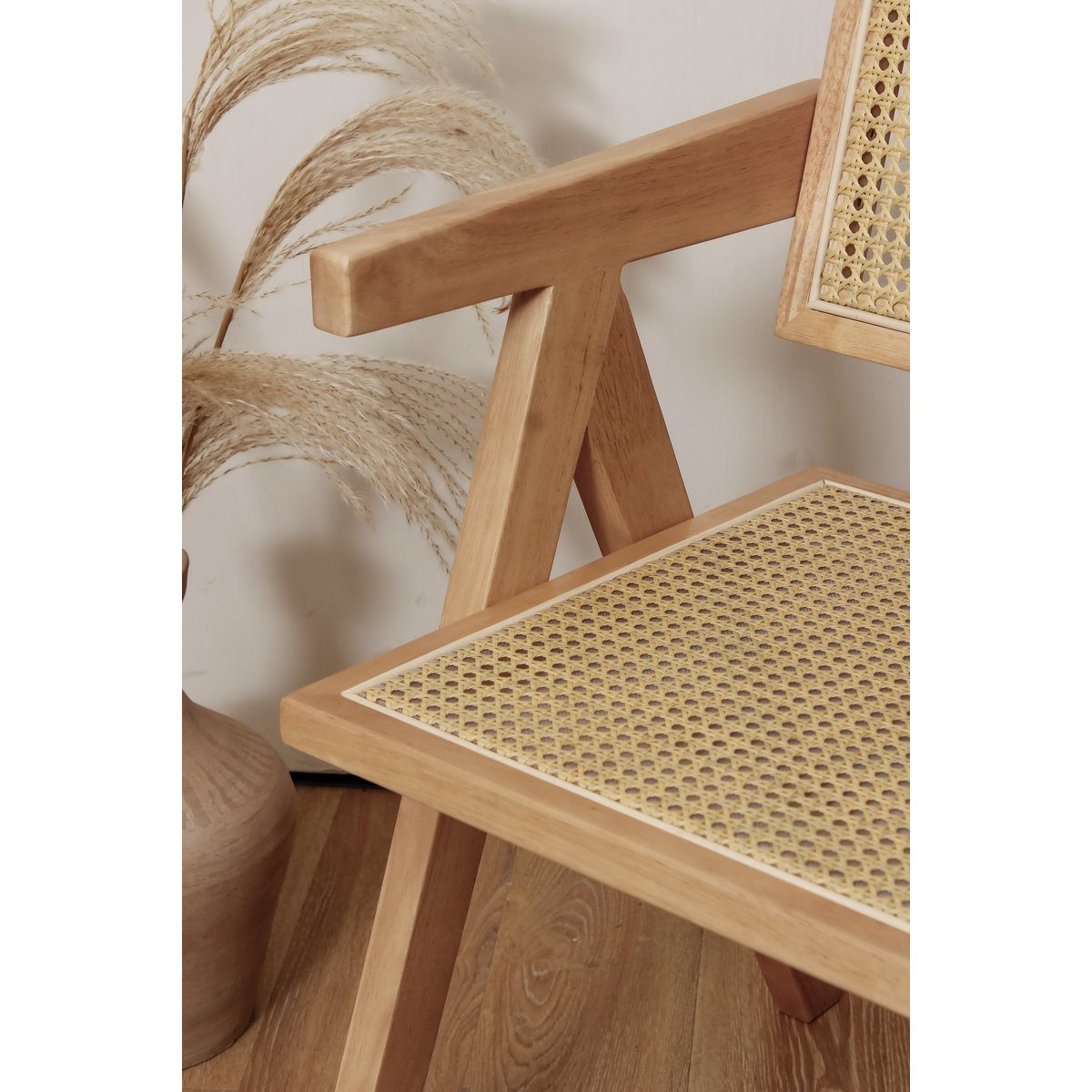 Beliebter Chandigarh -Stuhl - Stil Pierre Jeanneret - Holz und Rattan - hohe Qualität - klar oder Walnuss - Yucca Deko