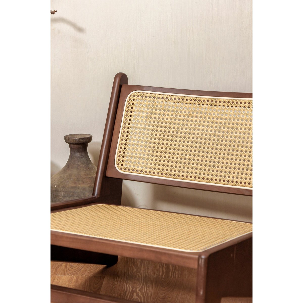 Designer-Sitz aus Rattan und Holz – Fauteuil – Känguru – Japandi-Stil - Yucca Deko