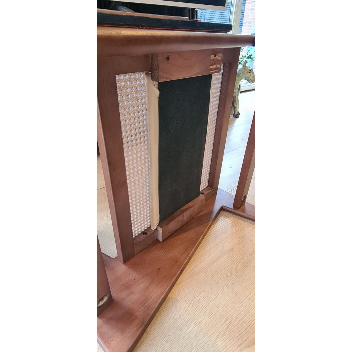 Designer-Sitz aus Rattan und Holz – Fauteuil – Känguru – Japandi-Stil - Yucca Deko