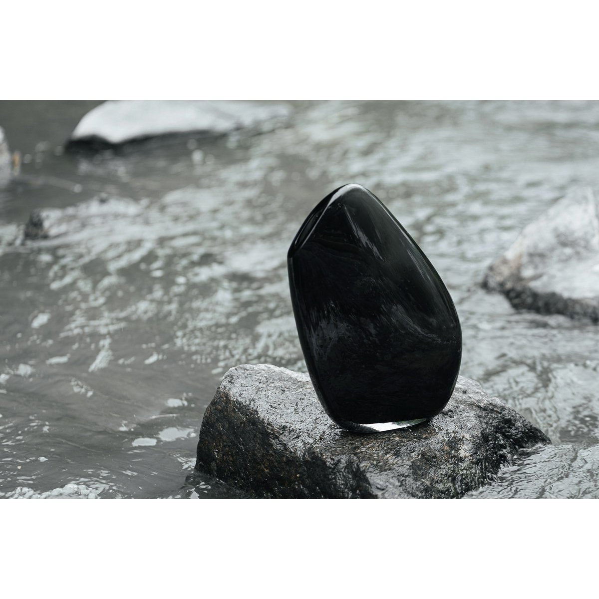 Hohe moderne Vase mit sehr innovativem, schlichtem Design, KOOKY30GR - Yucca Deko