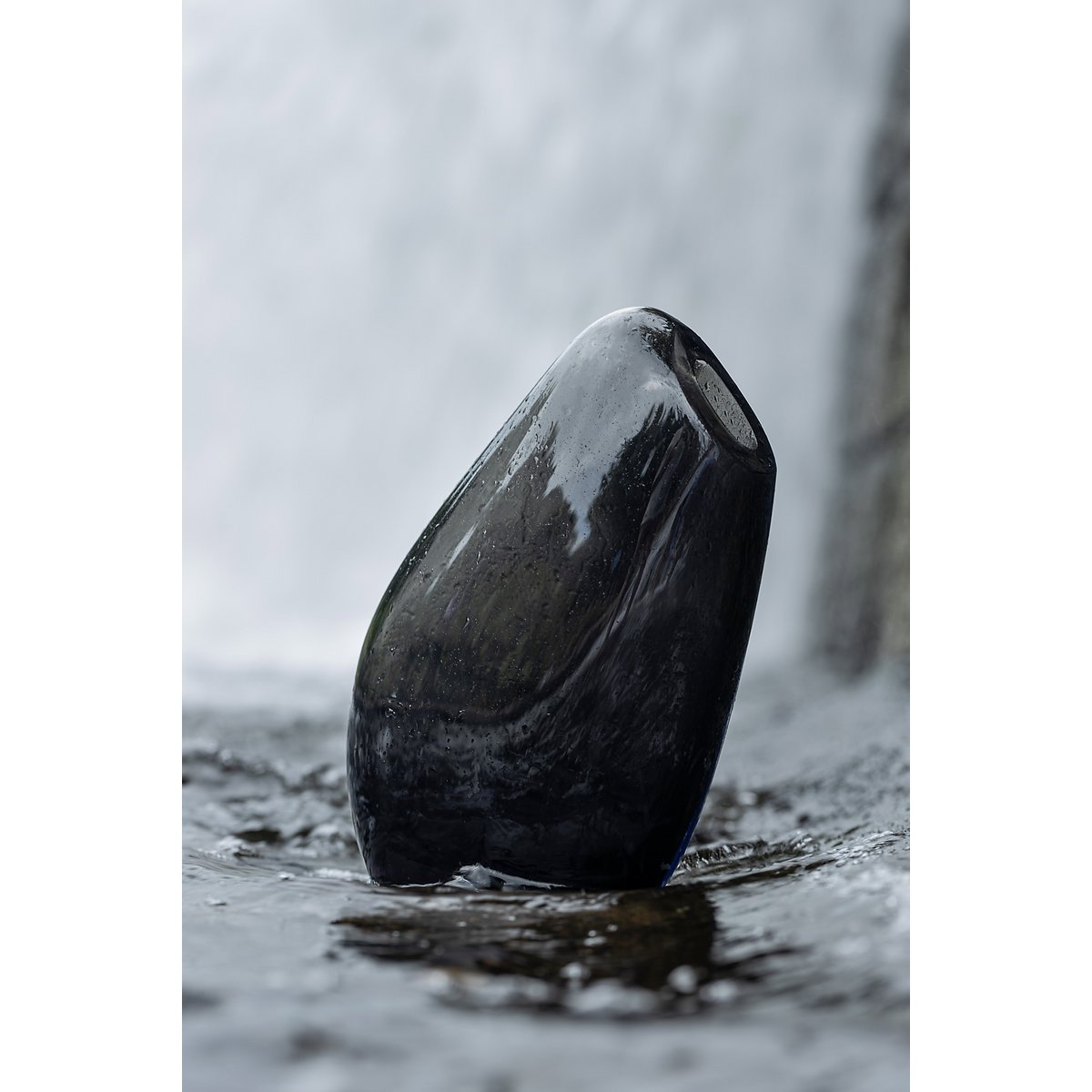 Hohe moderne Vase mit sehr innovativem, schlichtem Design, KOOKY30GR - Yucca Deko