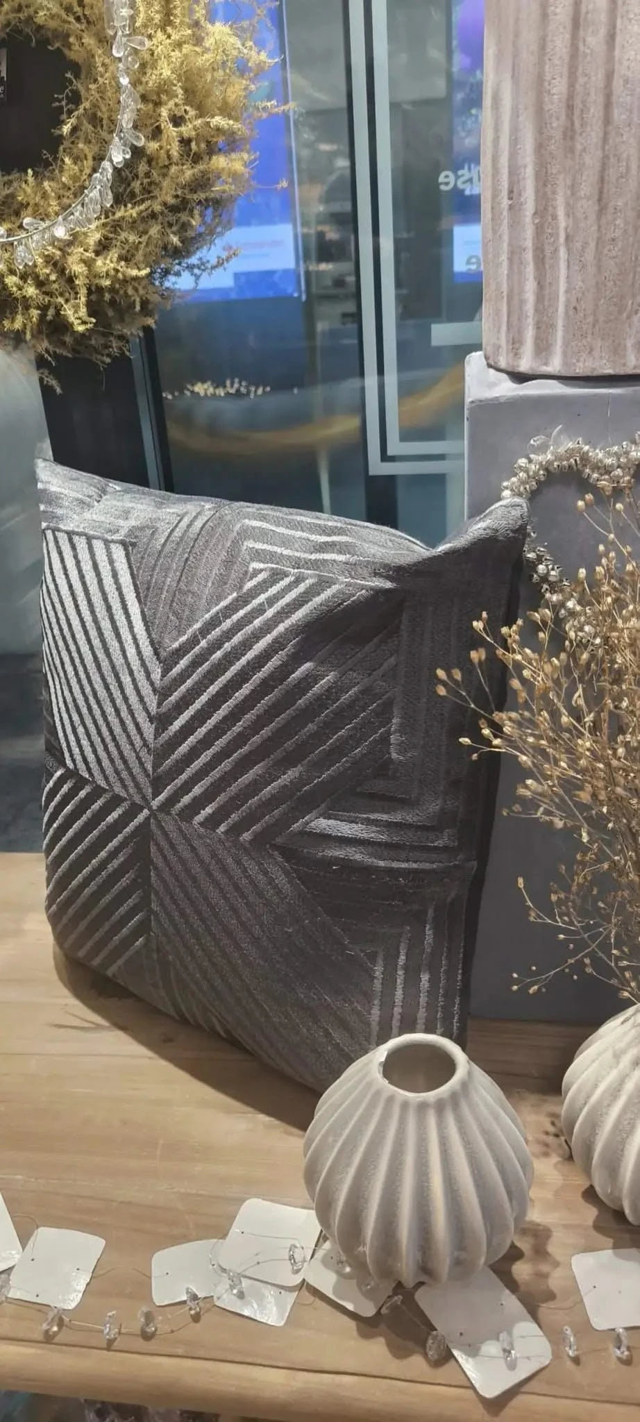 Kissen Colmore By Diga 50x50cm mit Füllung Dunkelgrau - Yucca Deko