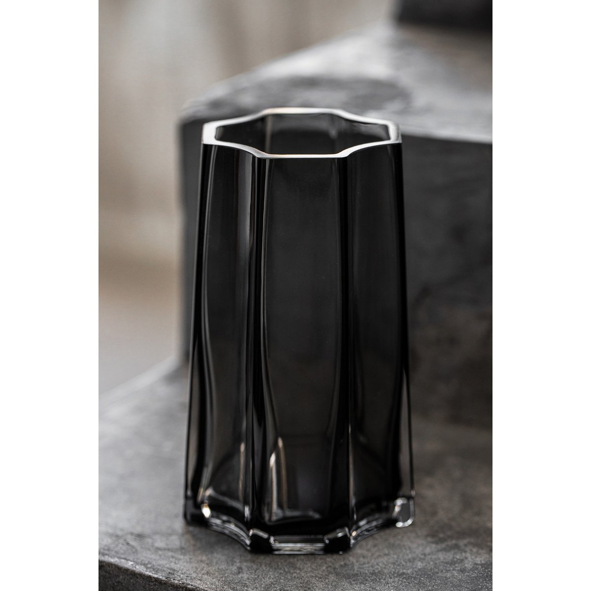 Modern-klassische, luxuriöse hohe Vase, stilvolles belgisches Design, LENOX 40 Grau - Yucca Deko
