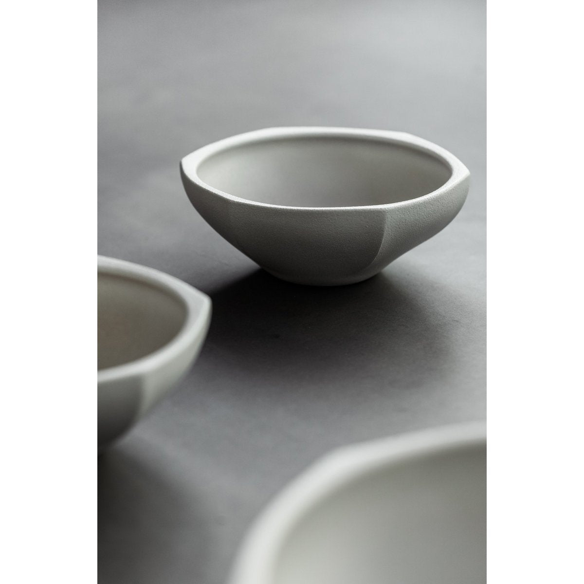 Moderne Schüssel im asiatischen Stil, hochwertiges Design und Finish, KUNYU22WH - Yucca Deko