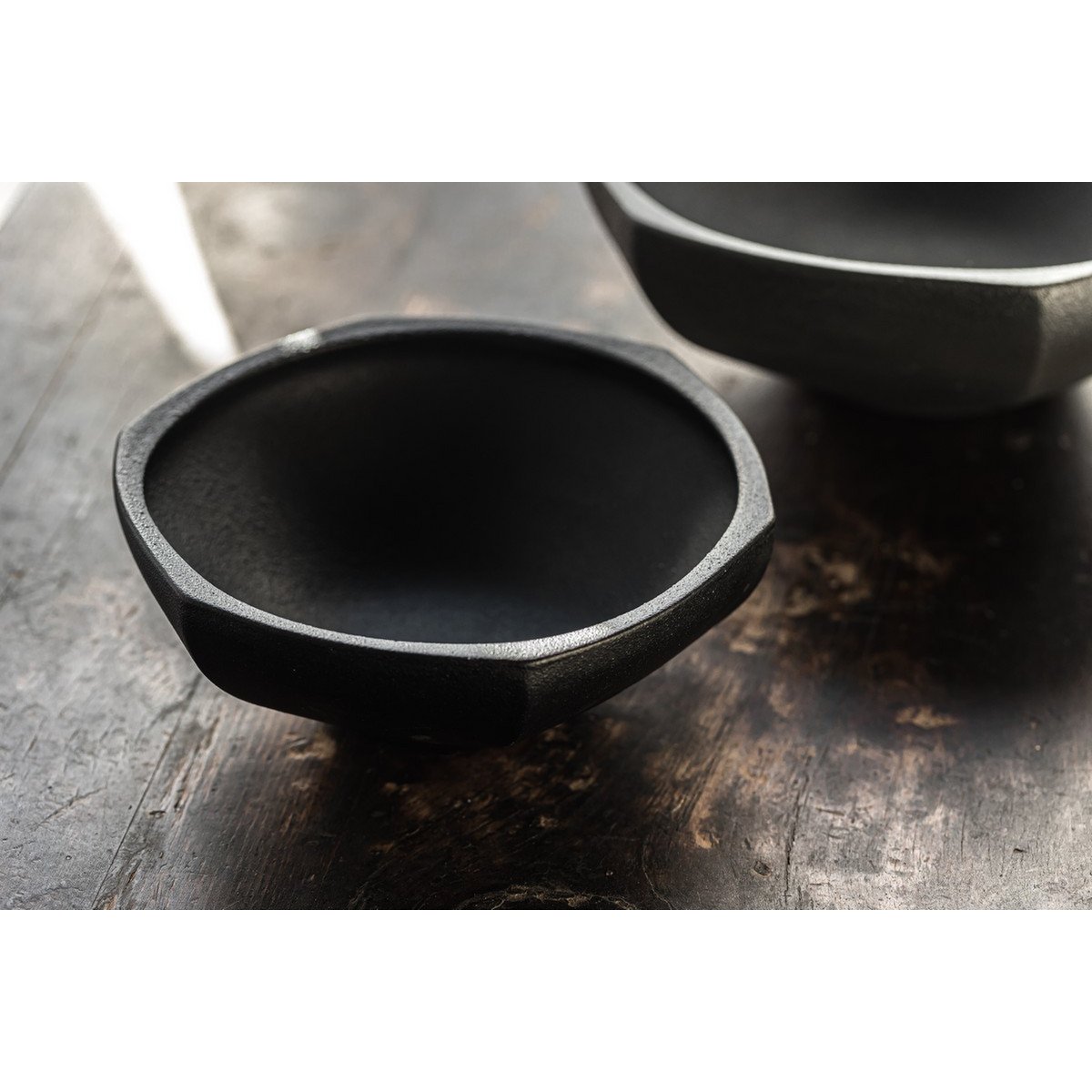 Moderne Schüssel im asiatischen Stil, hochwertiges Design und Finish, KUNYU22ZW - Yucca Deko