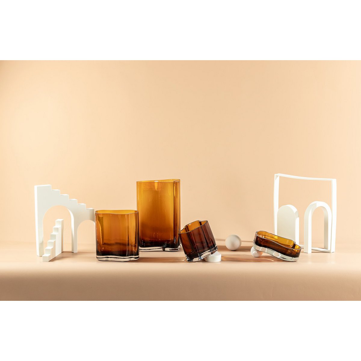 Neue Schüssel und Teller im modernen Design, inspiriert von CORAL und Aalto, COR06AM - Yucca Deko