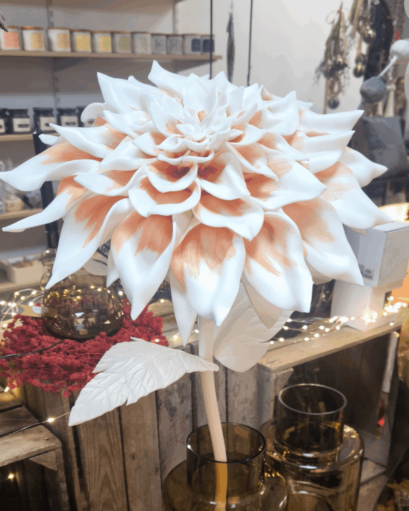 Schaumstoffblume Dahlie Weiß Braun