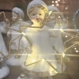 Weihnachtsfigur Engel mit leuchtendem Stern – von TonoSuTono